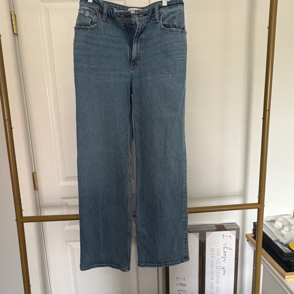 Abercrombie & Fitch Women's Straight Leg Jeans in Blue